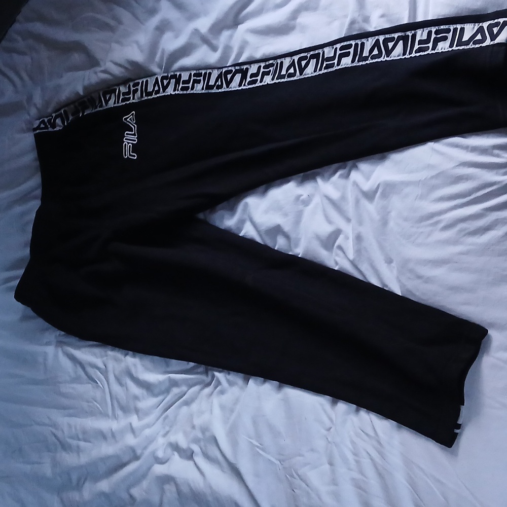 Trackpants